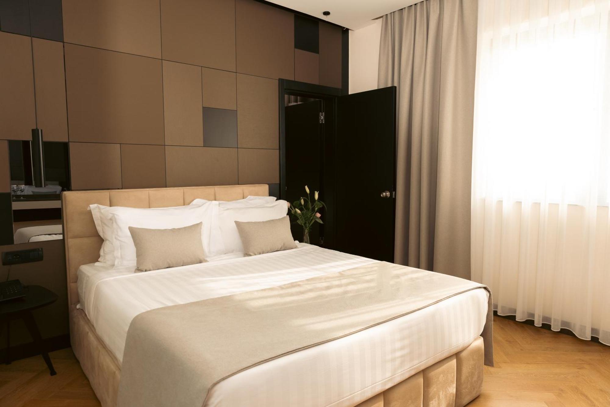 Venus Hotel Lipjan Esterno foto