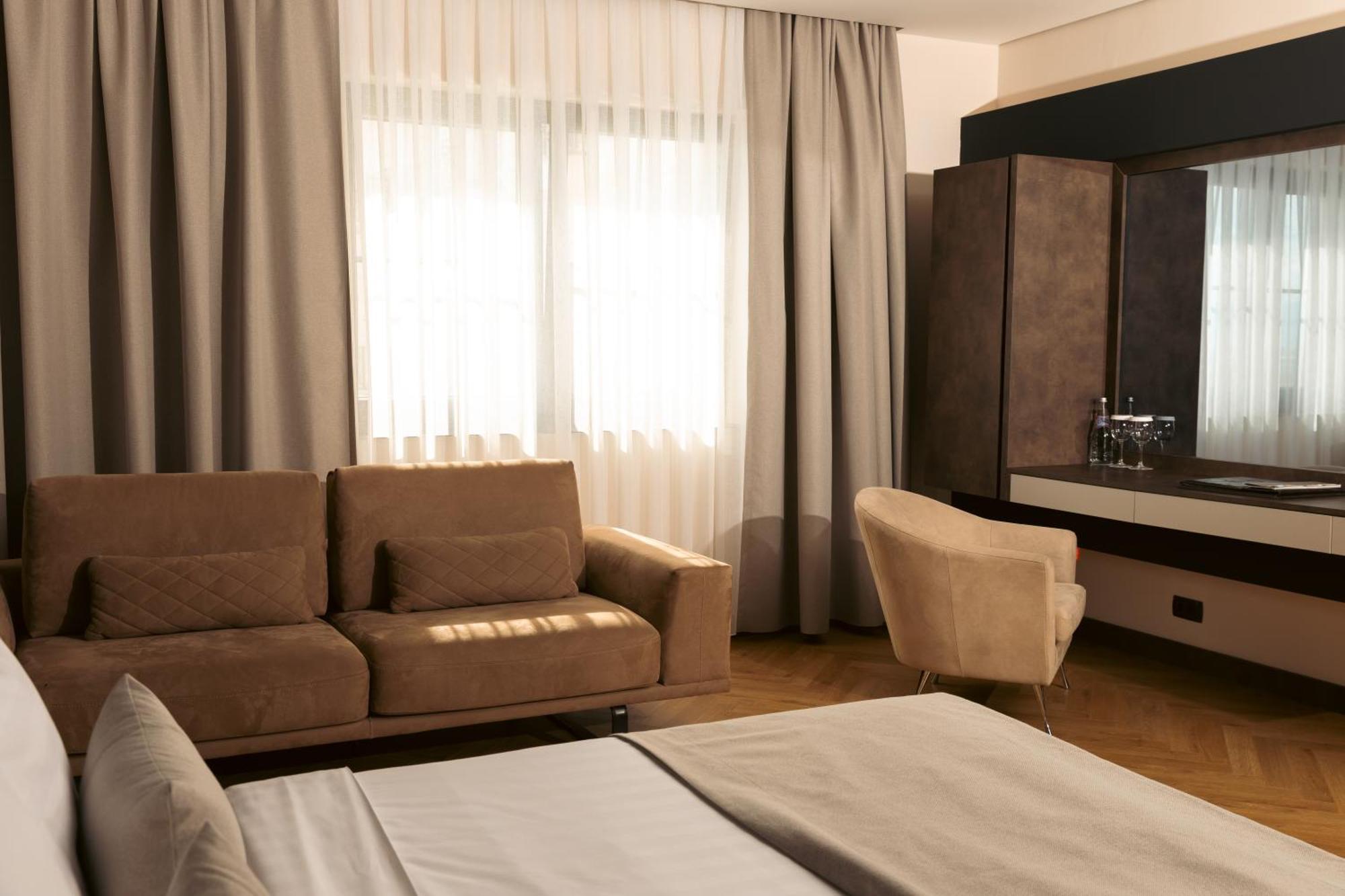 Venus Hotel Lipjan Esterno foto