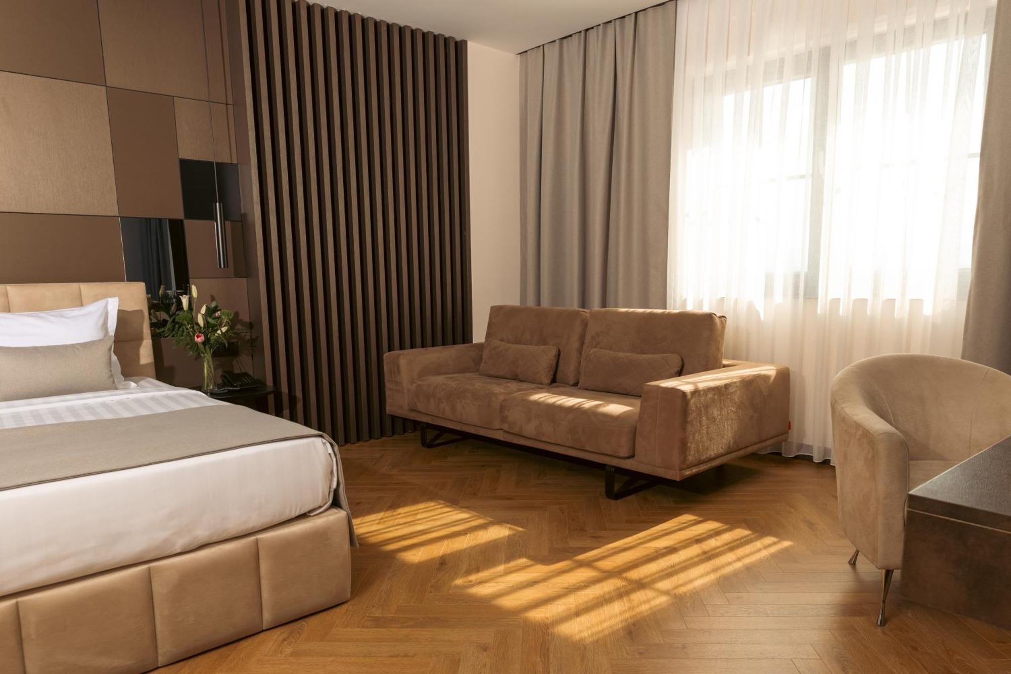 Venus Hotel Lipjan Esterno foto